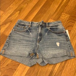 Light wash mom shorts